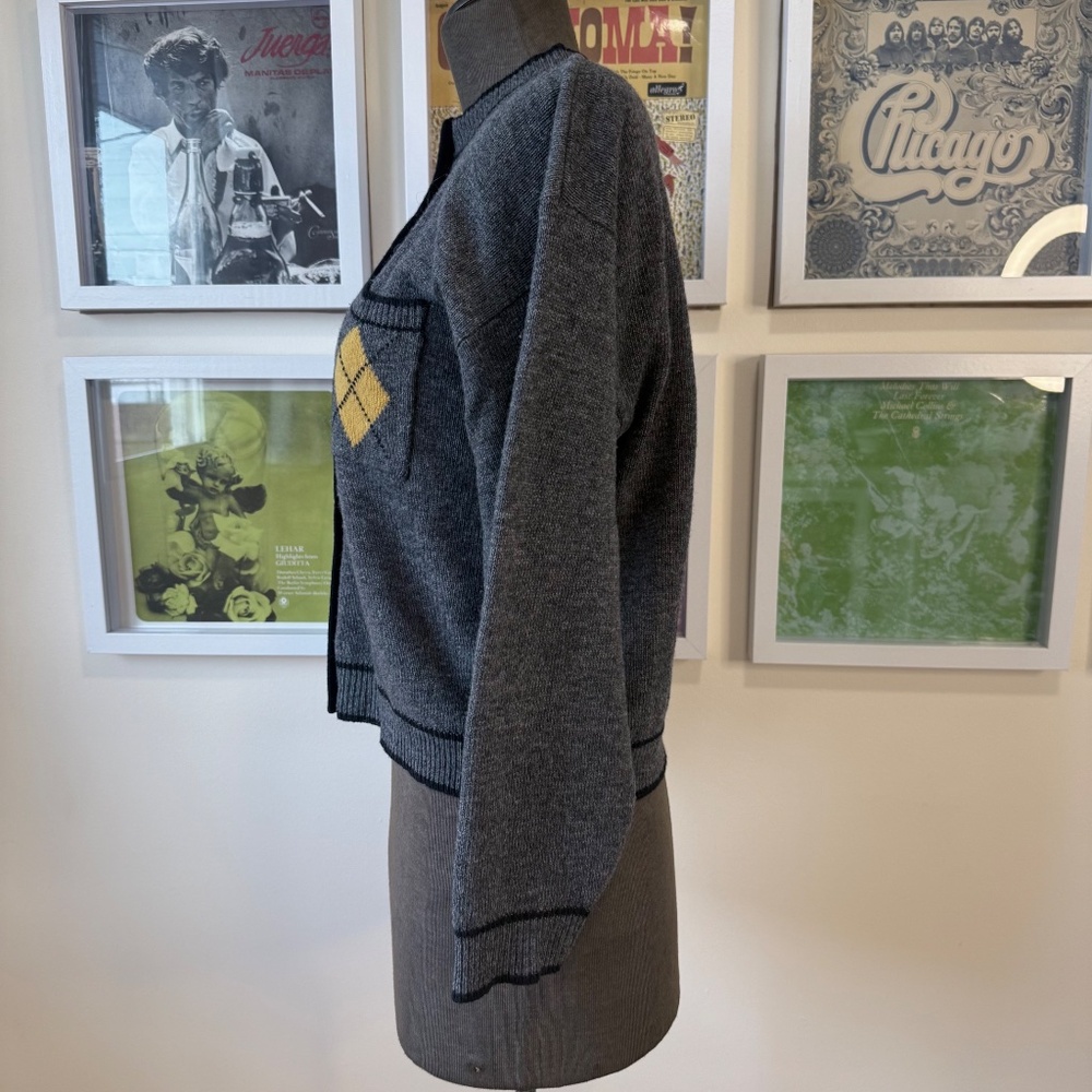 🤍 Vintage 80s Grey Knit Cardigan with Argyle Pocket - Picture 3 of 8